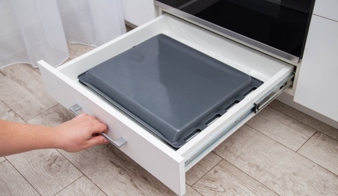 Εσείς τι βάζετε στο συρτάρι κάτω από τον φούρνο; - Γιατί το χρησιμοποιούμε όλοι λάθος