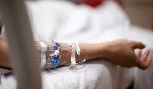 Δεν άφησαν απλώς την Μυρτώ αβοήθητη στην πλατεία – Την απανθρωποποίησαν