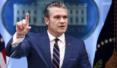 Χέγκσεθ: Ο ναυτικός αποκλεισμός στα ιρανικά λιμάνια έχει λάβει παγκόσμιες διαστάσεις, δεν βασιζόμαστε στην Ευρώπη για τα Στενά του Ορμούζ