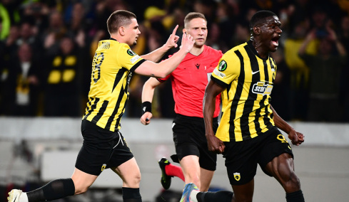 ΑΕΚ - Ράγιο Βαγιεκάνο 2-0 (ημίχρονο): Αγγίζει την ανατροπή η Ένωση, live ο προημιτελικός του Conference League, δείτε τα γκολ