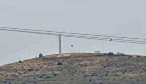 Κύπρος: Έφυγαν τα άρματα μάχης από τη νεκρή ζώνη στην Πύλα, παρέμειναν η τουρκική σημαία και η κεραία, δείτε βίντεο