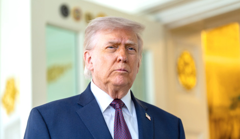  Οι Αμερικανοί κατηγορούν τον Τραμπ για την αύξηση στις τιμές των καυσίμων 