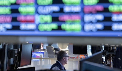 Wall Street: Σε νέα ιστορικά υψηλά οι δείκτες με οδηγό την αποκλιμάκωση στη Μέση Ανατολή