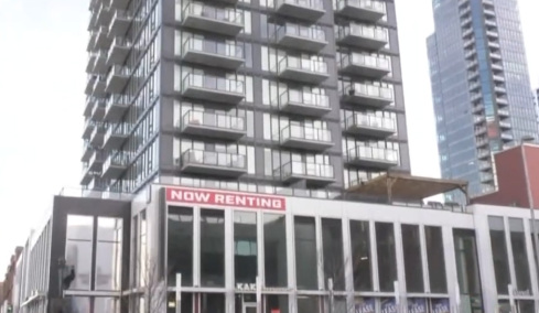 Φοιτητής πετάει δύο φορές την εβδομάδα για να αποφύγει το ενοίκιο - Πώς γλιτώνει εκατοντάδες ευρώ