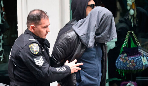 Μυστήριο με τη νεκρή γυναίκα σε πολυκατοικία στην Αθήνα: «Καβγαδίσαμε» λέει ο Ιταλός ύποπτος, με αμυχές και οι δύο, τι δείχνουν τα πρώτα στοιχεία