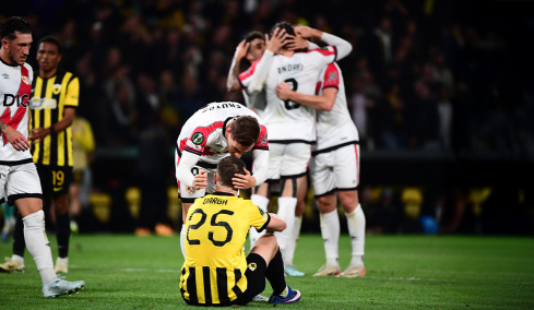 Έπεσε μαχόμενη η ΑΕΚ: Νίκησε 3-1 την Ράγιο, αλλά αποκλείστηκε από τα ημιτελικά του Conference League, δείτε τα γκολ