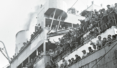 Το πλοίο που έσωσε την ελίτ της ελληνικής διανόησης και η μυστηριώδης ιστορία του άγνωστου επιβάτη 