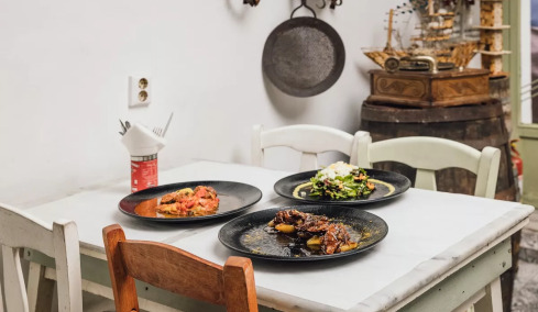 12 απαραίτητες γευστικές στάσεις στη Θεσσαλονίκη, από ιστορικά στέκια μέχρι νέα εστιατόρια