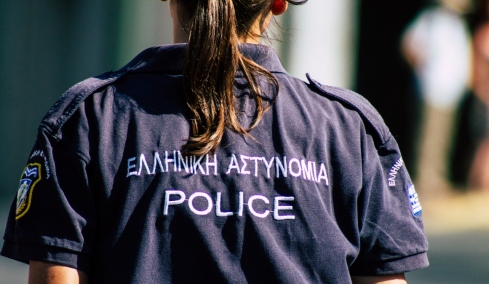 Επικοινωνία με τα παιδιά της ζητά η πρώην σύζυγος του αστυνομικού της Βουλής μετά την αθώωσή της