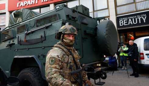 Σάλος με βίντεο που δείχνει αστυνομικούς να εγκαταλείπουν πολίτες την στιγμή του μακελειού στο σούπερ μάρκετ στο Κίεβο 
