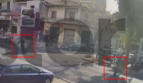 Βίντεο από τη στιγμή που μηχανή παρασύρει και εγκαταλείπει την 16χρονη στη Λιοσίων
