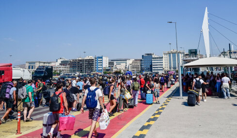 Κοινωνικός τουρισμός για 300.000 δικαιούχους: Όλες οι λεπτομέρειες για τις αιτήσεις, τη μοριοδότηση, τις τιμές και τη δωρεάν διαμονή
