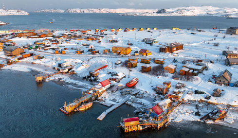 Τεριμπέρκα: Το ψαροχώρι της Αρκτικής με τις θερμοκρασίες των -25 βαθμών, που έγινε τουριστικό αξιοθέατο εν μέσω στρατιωτικής καταστολής