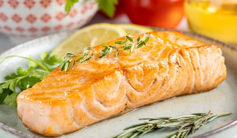 Χοληστερίνη: Ποιες τροφές βοηθούν και ποιες χρειάζονται μέτρο
