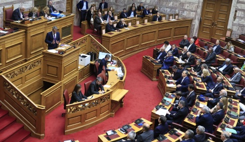 Ο Μητσοτάκης στέλνει μήνυμα στους βουλευτές της ΝΔ για τις άρσεις ασυλίας, αλλά έρχεται κύμα διαφοροποιήσεων