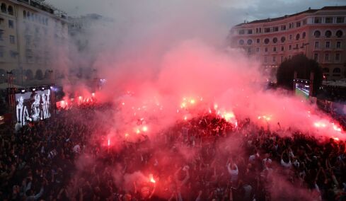 Πανηγυρισμοί στη Θεσσαλονίκη από του ΠΑΟΚ για τα 100 χρόνια του Δικεφάλου του Βορρά - Δείτε βίντεο
