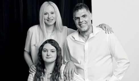 Μια οικογένεια δείχνει το δρόμο για μια πιο ανοιχτή κοινωνία
