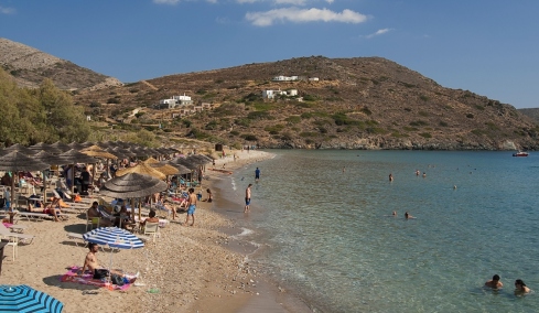 Το ελληνικό νησί που χαρακτηρίζεται ως το «ανεκτίμητο διαμάντι των Κυκλάδων» από τα διεθνή Μέσα