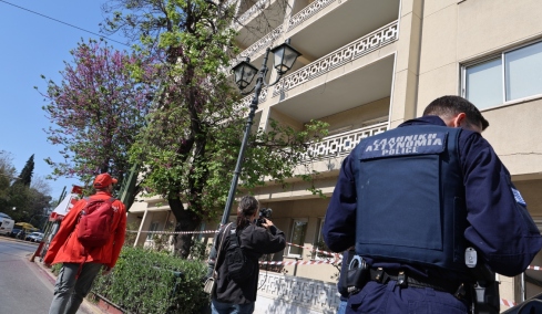 Νεκρή 51χρονη υπάλληλος που έπεσε στο κενό από τον δεύτερο όροφο του υπουργείου Τουρισμού
