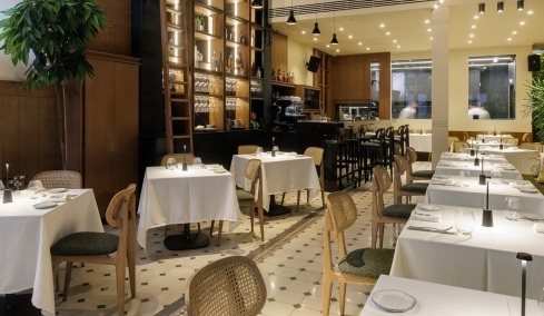 1890: Μια νέα fine dining εμπειρία, με τσιπούρα πρασοσέλινο και μπαμπάδες με ρούμι