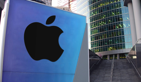 Η Apple μπαίνει στην «μετά-Κουκ» εποχή και ψάχνει το επόμενο εμπορικό hit μετά το iPhone 