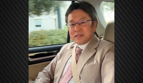 Ιάπωνας διπλωμάτης μιλάει στα ελληνικά για τα άνθη της κερασιάς και τον Νίκο Καζαντζάκη: «Είδε βαθιά μέσα στις καρδιές μας»