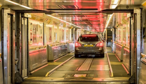 «Οδηγώντας» στη Σήραγγα της Μάγχης: Πώς είναι η εμπειρία στο μεγαλύτερο υποθαλάσσιο τούνελ της Ευρώπης