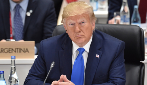 Δημοσκόπηση Reuters/Ipsos: Οι Αμερικανοί αρχίζουν να αμφισβητούν την πνευματική διαύγεια του Τραμπ, παίρνουν το μέρος του Πάπα στη διένεξη