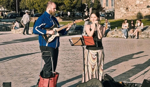 Θεσσαλονίκη: Πρόστιμο 300 ευρώ σε μουσικούς του δρόμου στην Νέα Παραλία