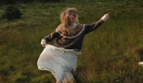 Whimsymaxxing: Άλλη μια πίεση παραγωγικότητας ή πράξη αντίστασης;
