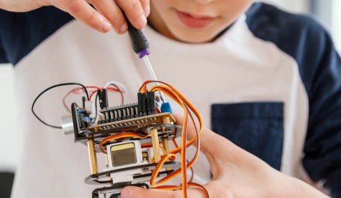 Μια ανοιχτή, διαδραστική εμπειρία γνωριμίας με το CGS μέσα από τον κόσμο του STEM