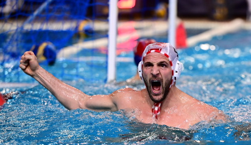 Βήμα πρόκρισης στο Final 4 του Τσάμπιονς Λιγκ πόλο ανδρών από τον Ολυμπιακό, 16-15 τη Νόβι Μπέογκραντ στον Πειραιά, βίντεο 