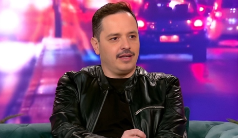 Αλέξανδρος Τσουβέλας: Μέναμε μεσοτοιχία με τον Βαγγέλη Ρωχάμη και οι γονείς μου με άφηναν σπίτι του