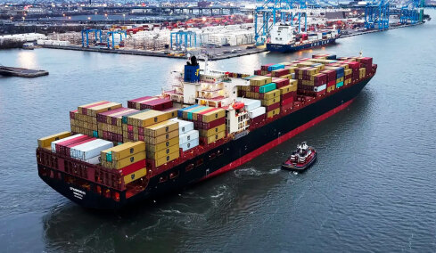 Χτυπήθηκε πλοίο ελληνικών συμφερόντων από τους Φρουρούς της Επανάστασης στο Ομάν