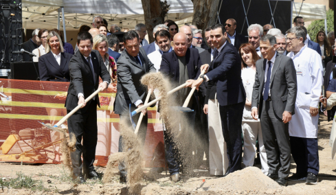 «Σε ενάμιση χρόνο δεν θα υπάρχουν ράντζα στο Αττικόν» λέει ο Γεωργιάδης στον αγιασμό των θεμελίων του νέου κτιρίου 