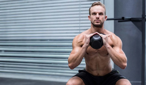 Pallof press: Η περιστροφική άσκηση που χαρίζει ασύγκριτα δυνατό κορμό – Δείτε πώς γίνεται
