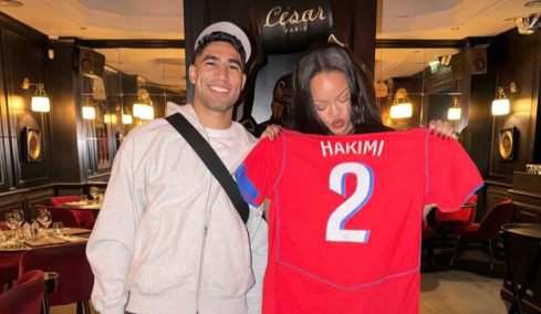 Βίντεο: Ο Χακίμι συναντήθηκε στο Παρίσι με τη Ριάνα και της έδωσε τη φανέλα του