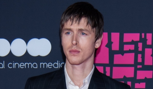 Στα φαβορί για τον ρόλο του Τζέιμς Μποντ ο Χάρις Ντίκινσον, ανεβαίνουν οι αποδόσεις του στα στοιχήματα