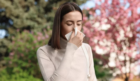 Γιατί η περίοδος των αλλεργιών διαρκεί 2 εβδομάδες περισσότερο στην Ευρώπη
