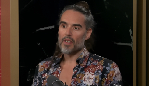 Ο Ράσελ Μπραντ παραδέχτηκε ότι είχε ερωτική σχέση με 16χρονη στα 30 του: Νομίζω ότι είναι εκμετάλλευση