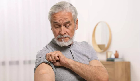 ΕΕ: Εγκρίθηκε το πρώτο συνδυαστικό εμβόλιο για γρίπη και COVID-19
