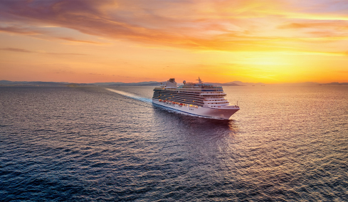 Παράτησαν τις δουλειές τους στα 30 και ζουν σε κρουαζιερόπλοιο με 10.000 ευρώ