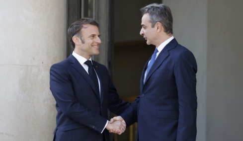 Με μία ώρα καθυστέρηση η άφιξη του Εμανουέλ Μακρόν στην Αθήνα