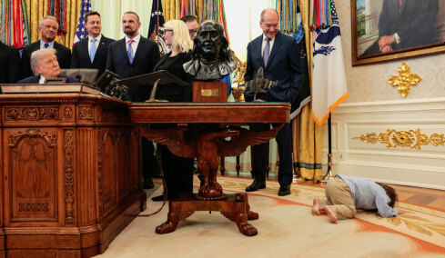 2χρονος έκλεψε τις εντυπώσεις στο Οβάλ Γραφείο: Ο Τραμπ μιλούσε και ο μικρός είχε ξαπλώσει στο χαλί, δείτε βίντεο