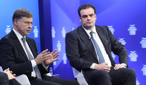 Πιερρακάκης και Ντομπρόβσκις στο φόρουμ των Δελφών: Δεν σκοπεύουμε να ανακοινώσουμε άλλο πακέτο μέτρων αυτήν τη στιγμή στην Ελλάδα
