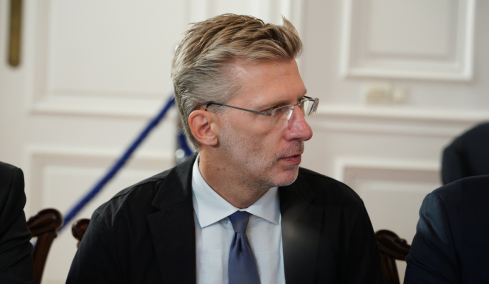 Το Μαξίμου ορθώνει «τείχος προστασίας» στον Σκέρτσο και δίνει πράσινο φως στους ελεγχόμενους βουλευτές για τα ψηφοδέλτια