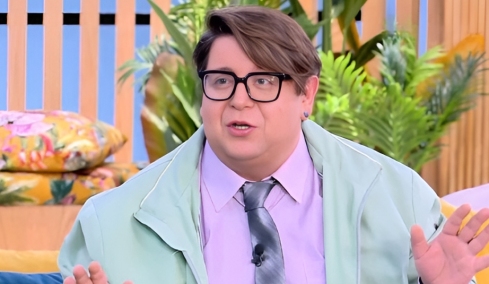 Θάνος Μπίρκος: Μέσα από την απώλεια του πατέρα μου ωρίμασα, ό,τι ψήγματα εφηβείας είχα μέσα μου έφυγαν