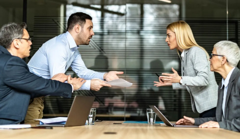 Ποιες είναι οι τοξικές σχέσεις που μας γερνούν πριν την ώρα μας
