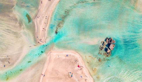 Απάτητες παραλίες 2026: Δείτε πίνακες με τις παραλίες και τις περιοχές