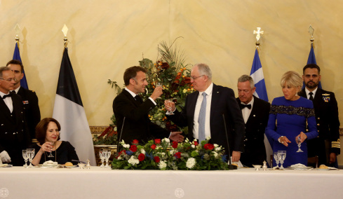 Το «Ελλάς-Γαλλία-Συμμαχία» είναι σήμερα πιο επίκαιρο από ποτέ είπε ο Μακρόν στα ελληνικά, στο δείπνο Τασούλα στο προεδρικό